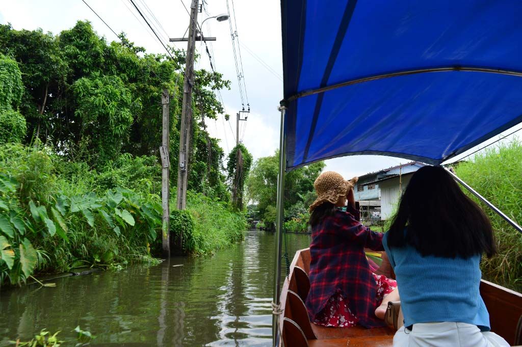 Latmayom floating market